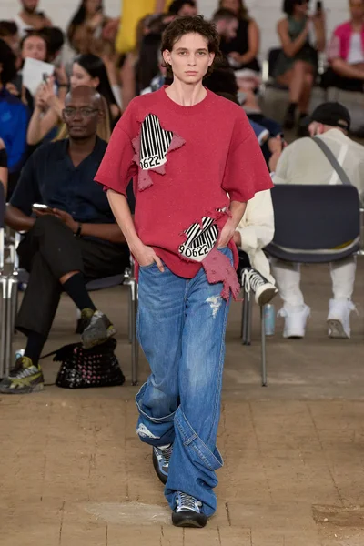 Look 10